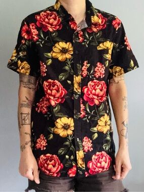 Forever 21 | Black Short-Sleeve Button-Up Shirt with Floral Print